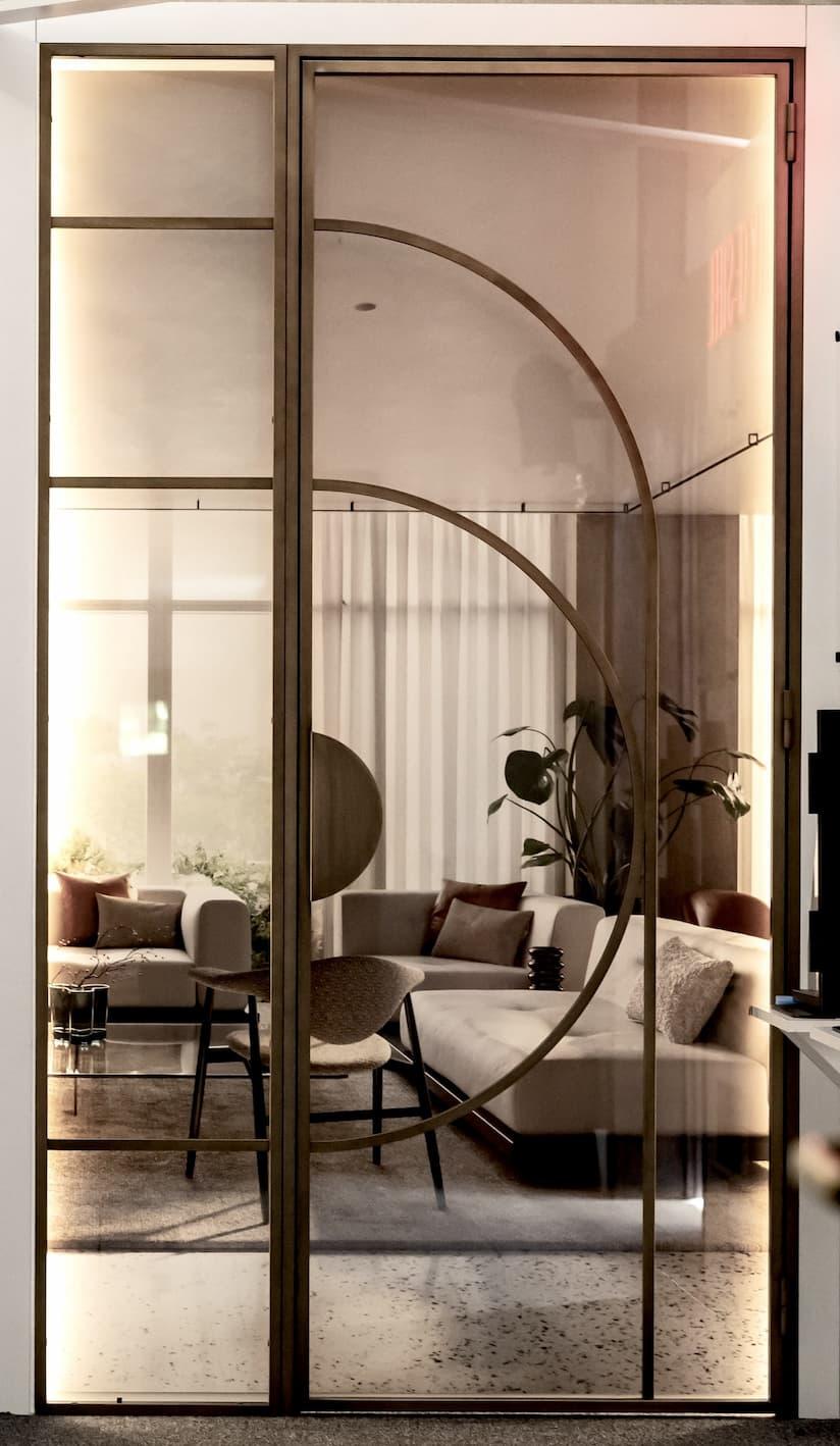 Double asymmetric steel door with supranodic coating and curved grid